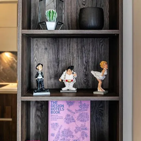 Apartment Sleeping Beauty Center!! *